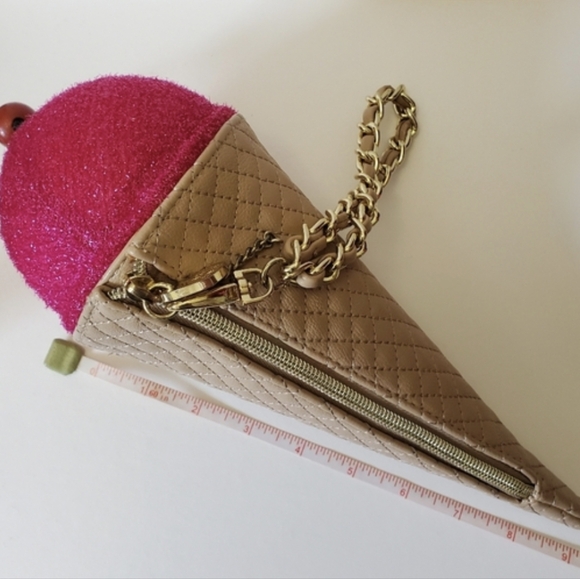 Betsey Johnson Ice Cream Wristlet Bag 🍦🩷💓 - Picture 4 of 9